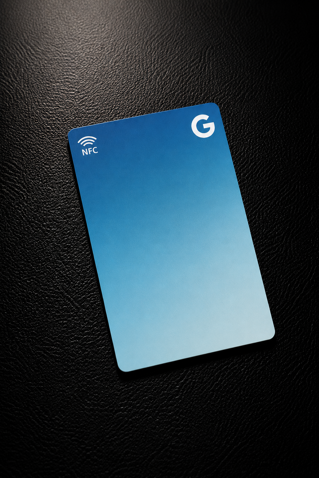 Google NFC Karte in blauem Farbverlauf, schlichtes Design