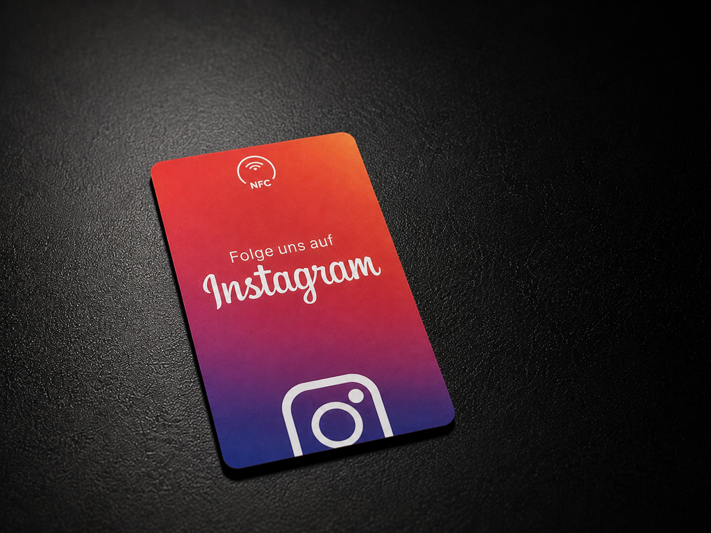 NFC Karte im Instagram Farbverlauf mit Schriftzug Folge uns auf Instagram