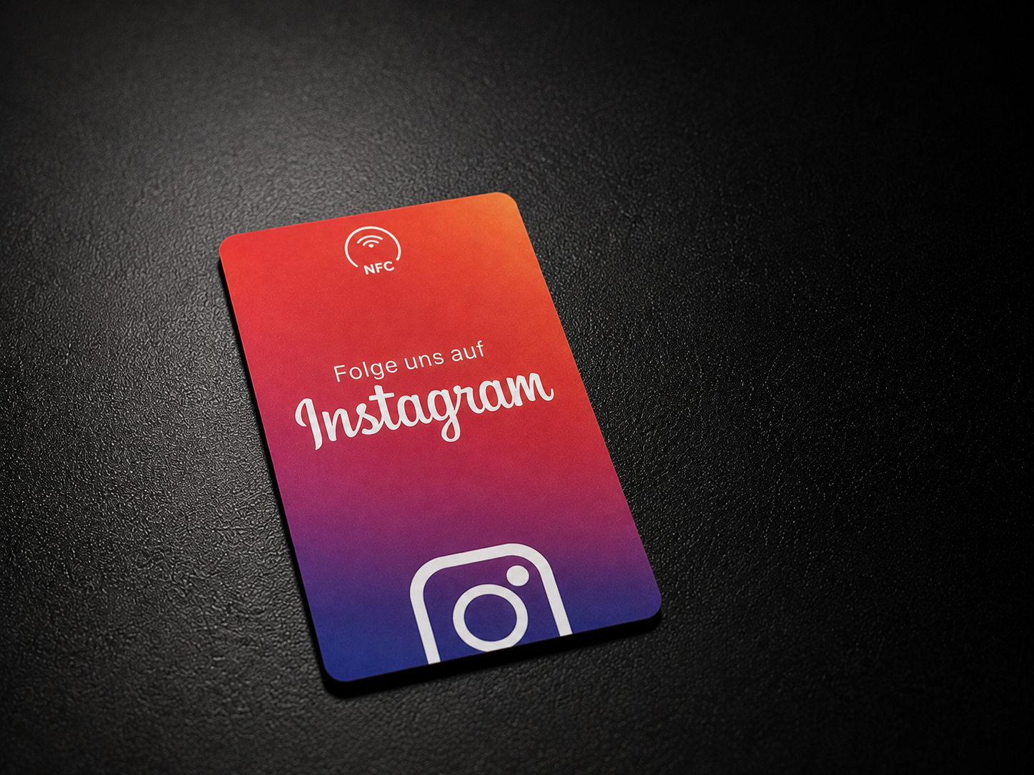 NFC Karte im Instagram Farbverlauf mit Schriftzug Folge uns auf Instagram