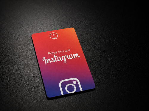 NFC Karte im Instagram Farbverlauf mit Schriftzug Folge uns auf Instagram