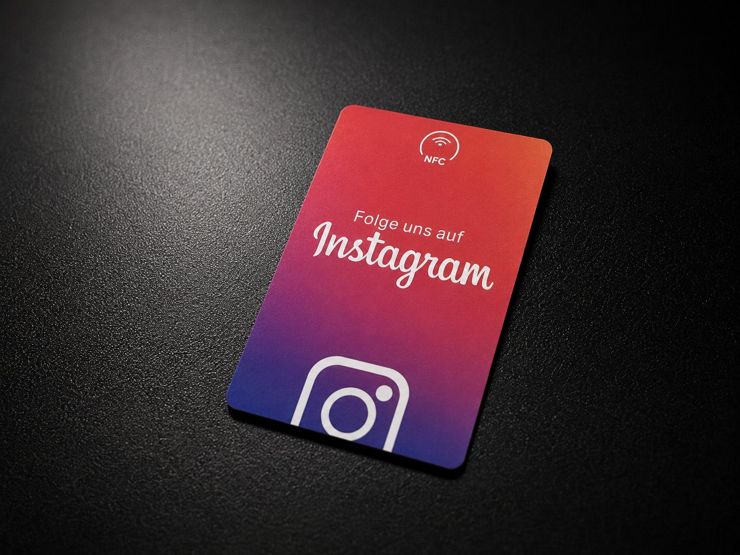 NFC Karte im Instagram Farbverlauf mit Schriftzug Folge uns auf Instagram