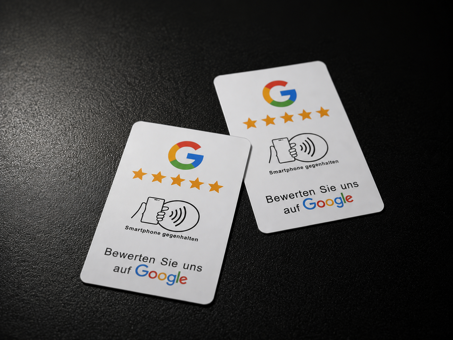 Weisse NFC Bewertungskarte mit Google Logo und fünf Sternen