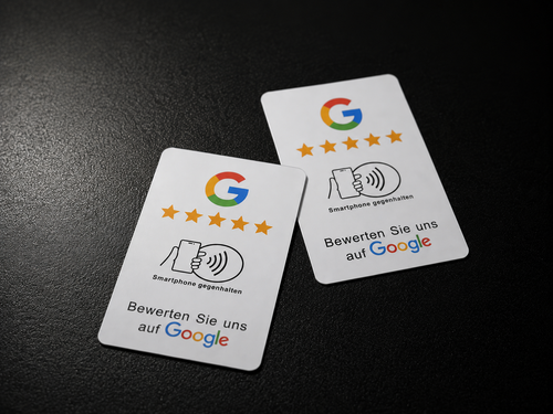 Weisse NFC Bewertungskarte mit Google Logo und fünf Sternen