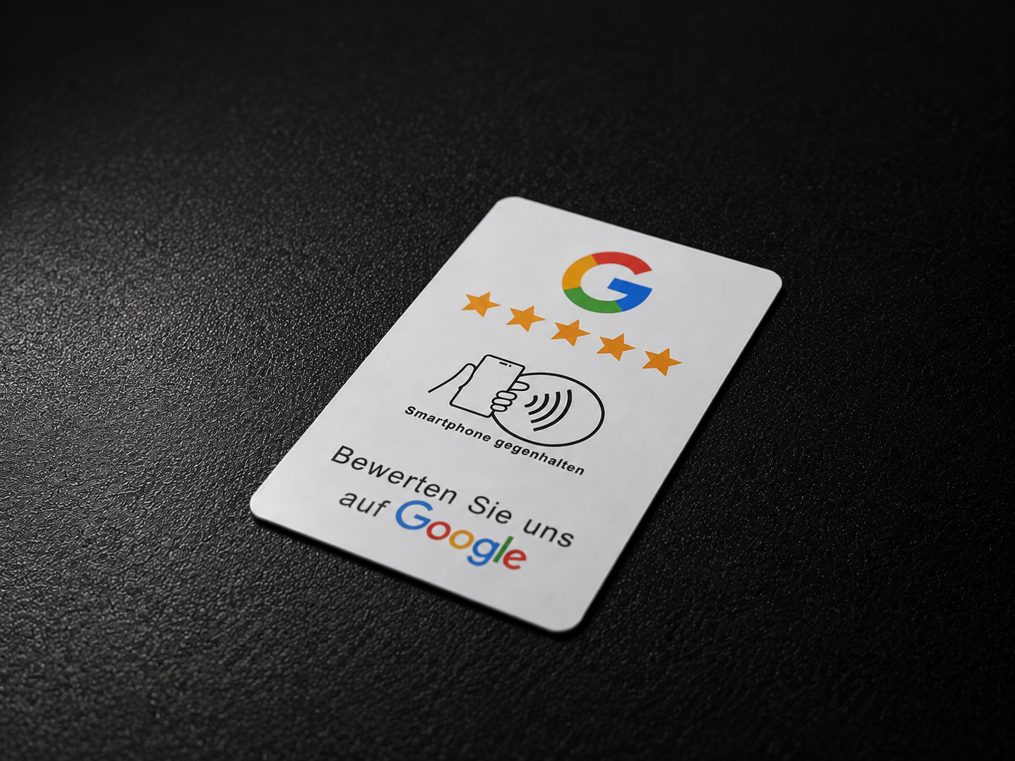 Weisse NFC Bewertungskarte mit Google Logo und fünf Sternen