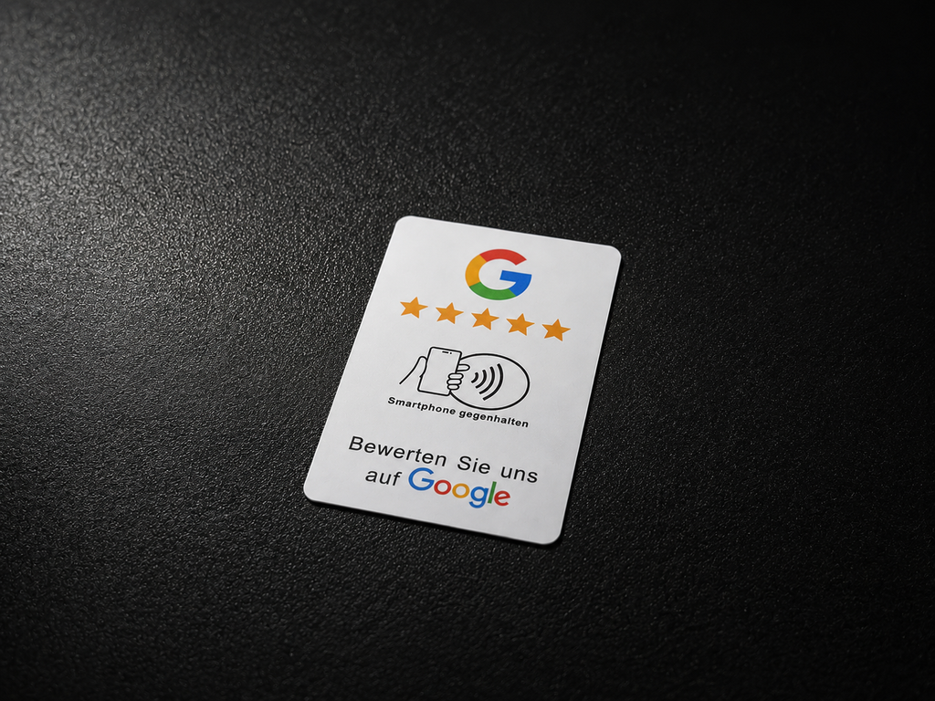 Weisse NFC Bewertungskarte mit Google Logo und fünf Sternen