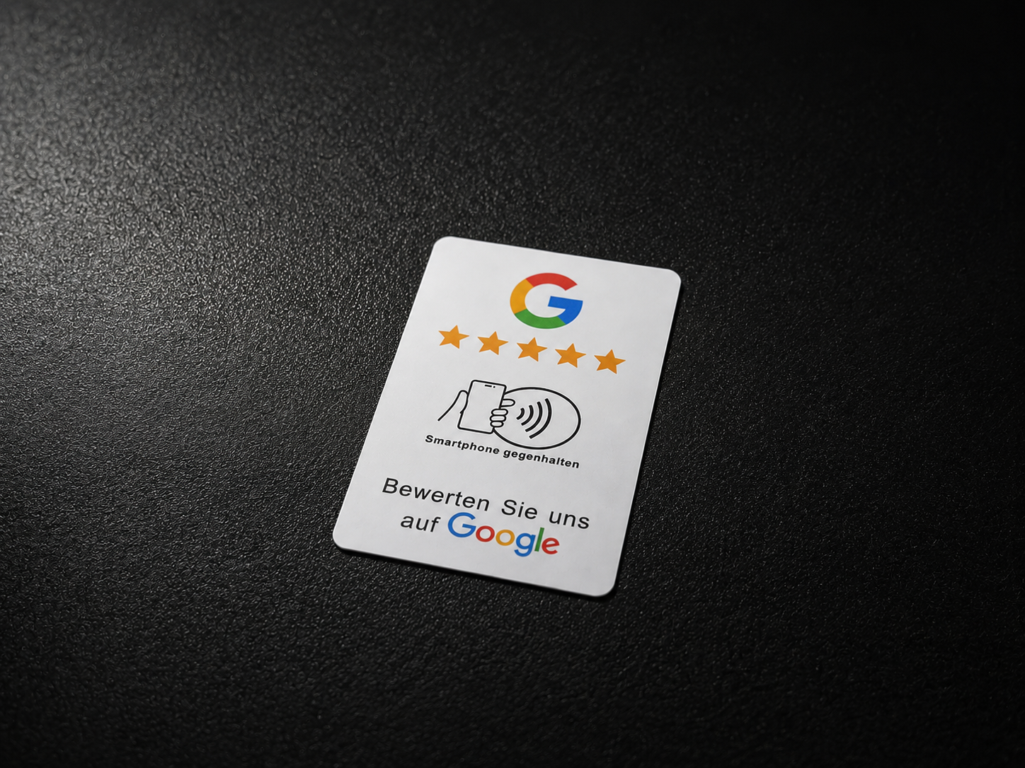 Weisse NFC Bewertungskarte mit Google Logo und fünf Sternen