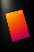 Instagram NFC Karte in orangem Farbverlauf, schlichtes Design