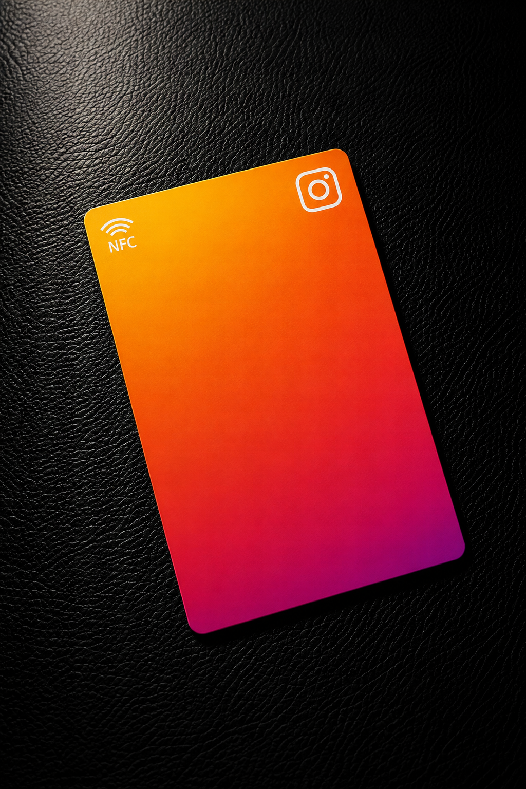 Instagram NFC Karte in orangem Farbverlauf, schlichtes Design